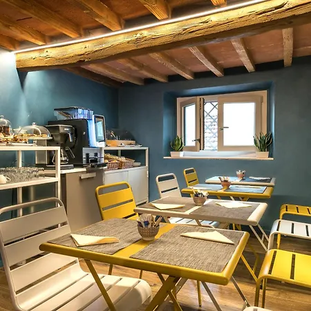 Gogo` Petit Florence