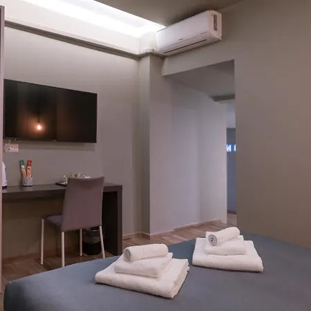 Gogo' Petit Hotel 3*